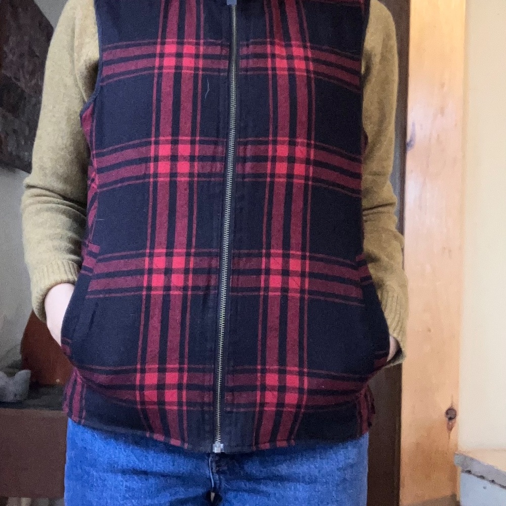 Ladies J Crew Reversible Navy/Plaid Quilted Vest